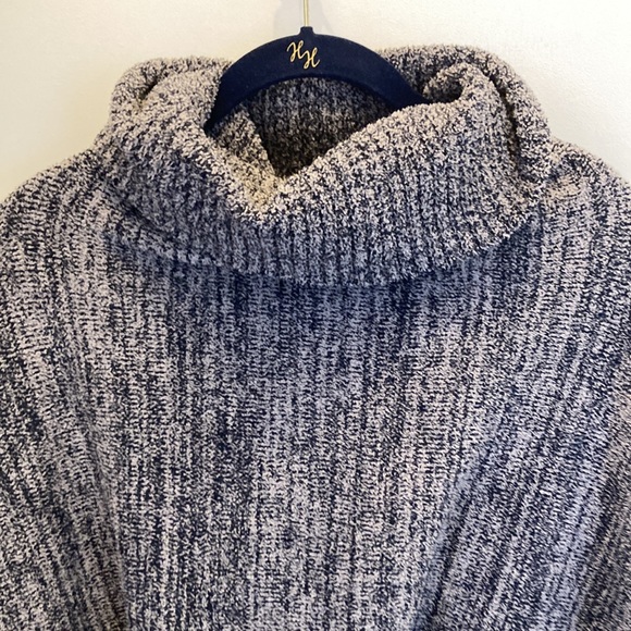 Barefoot Dreams Cozy Chic poncho - Picture 2 of 4